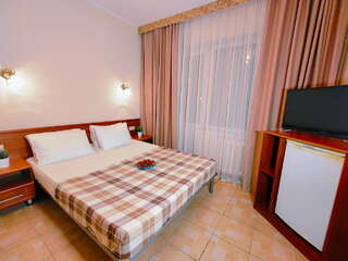 Гостиница Морская Волна Анапа Стандартный двухместный номер с 1 кроватью или 2 отдельными кроватями и балконом-1