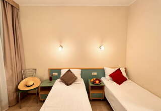 Гостиница Морская Волна Анапа Двухместный номер с 1 кроватью или 2 отдельными кроватями и балконом-5