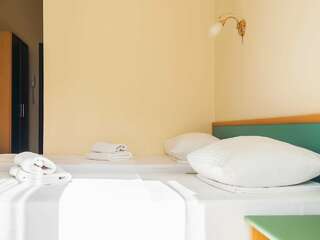 Гостиница Морская Волна Анапа Двухместный номер с 1 кроватью или 2 отдельными кроватями и балконом-2