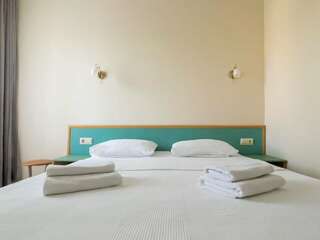 Гостиница Морская Волна Анапа Двухместный номер с 1 кроватью или 2 отдельными кроватями и балконом-1