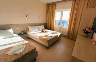 Гостиница Морская Волна Анапа Трехместный номер Делюкс с видом на море-6