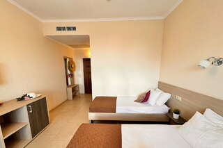 Гостиница Морская Волна Анапа Трехместный номер Делюкс-3