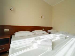 Гостиница Морская Волна Анапа Стандартный трехместный номер-5